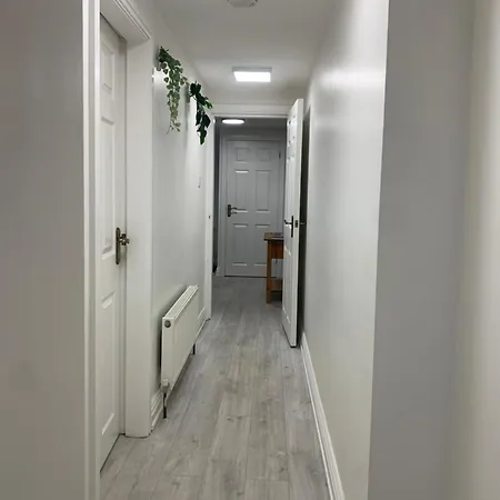 Tidy And Spacious On The Door Step Of Ramsbottom Town Center Exterior photo