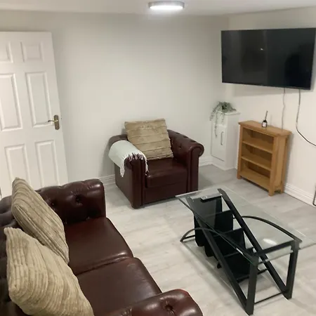 Tidy And Spacious On The Door Step Of Ramsbottom Town Center Exterior photo