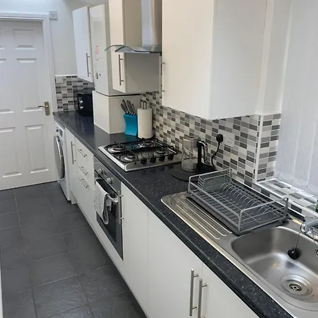 Tidy And Spacious On The Door Step Of Ramsbottom Town Center Exterior photo