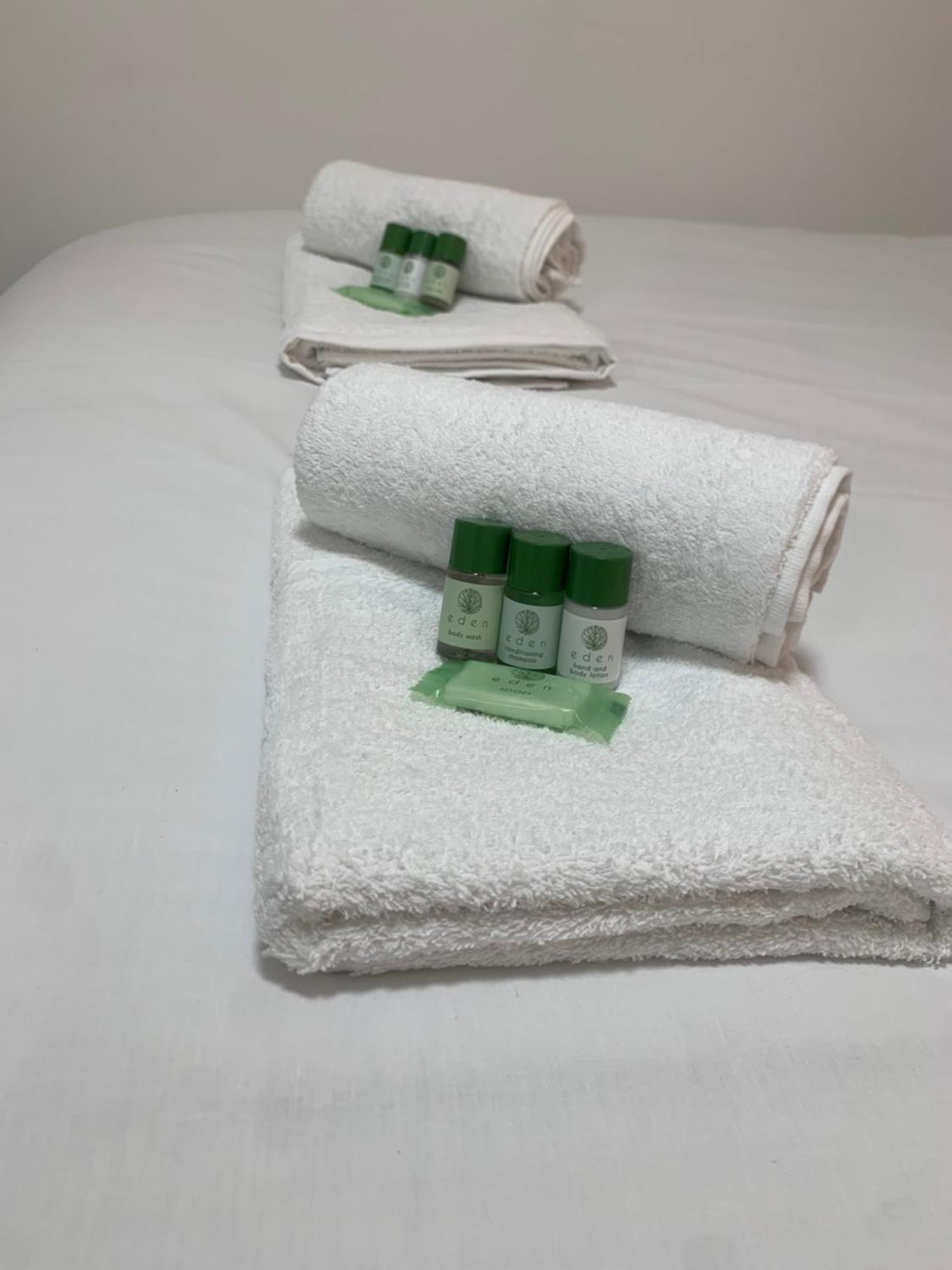 Tidy And Spacious On The Door Step Of Town Center Apartment