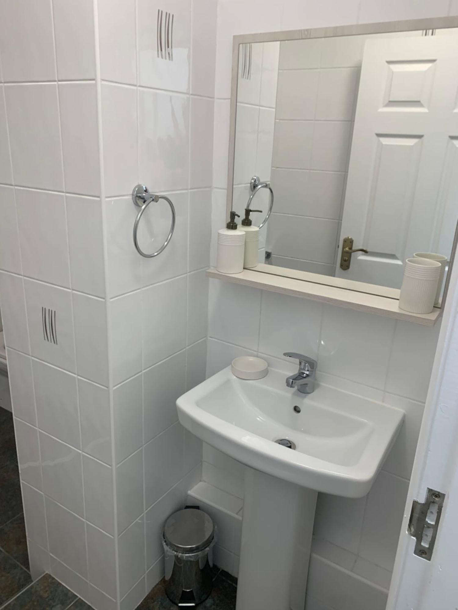 Apartment Tidy And Spacious On The Door Step Of Town Center *